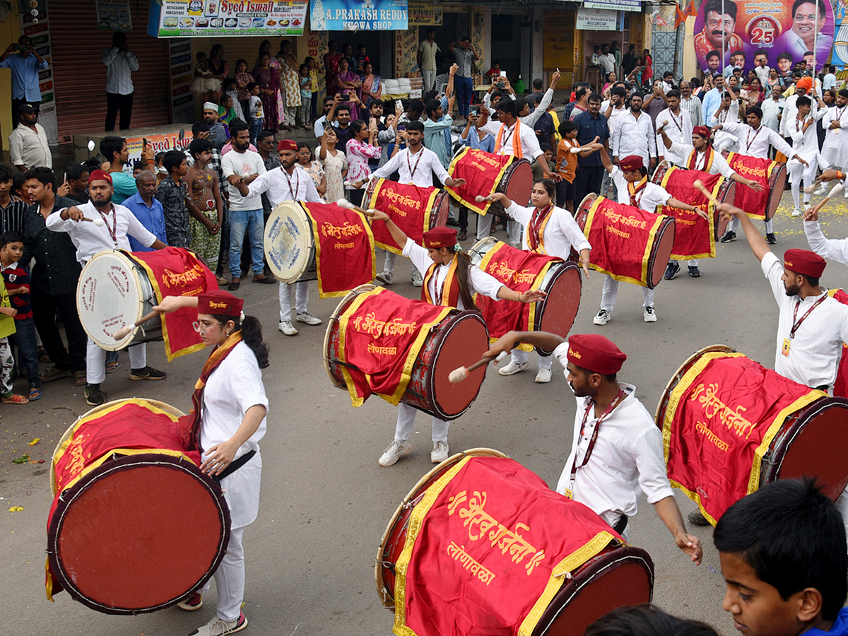 Huge Devotees Throng To Old City Temple For ‘Rangam’ Photos10