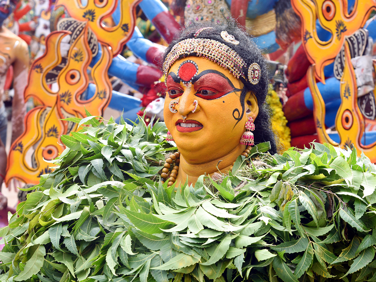 Huge Devotees Throng To Old City Temple For ‘Rangam’ Photos13