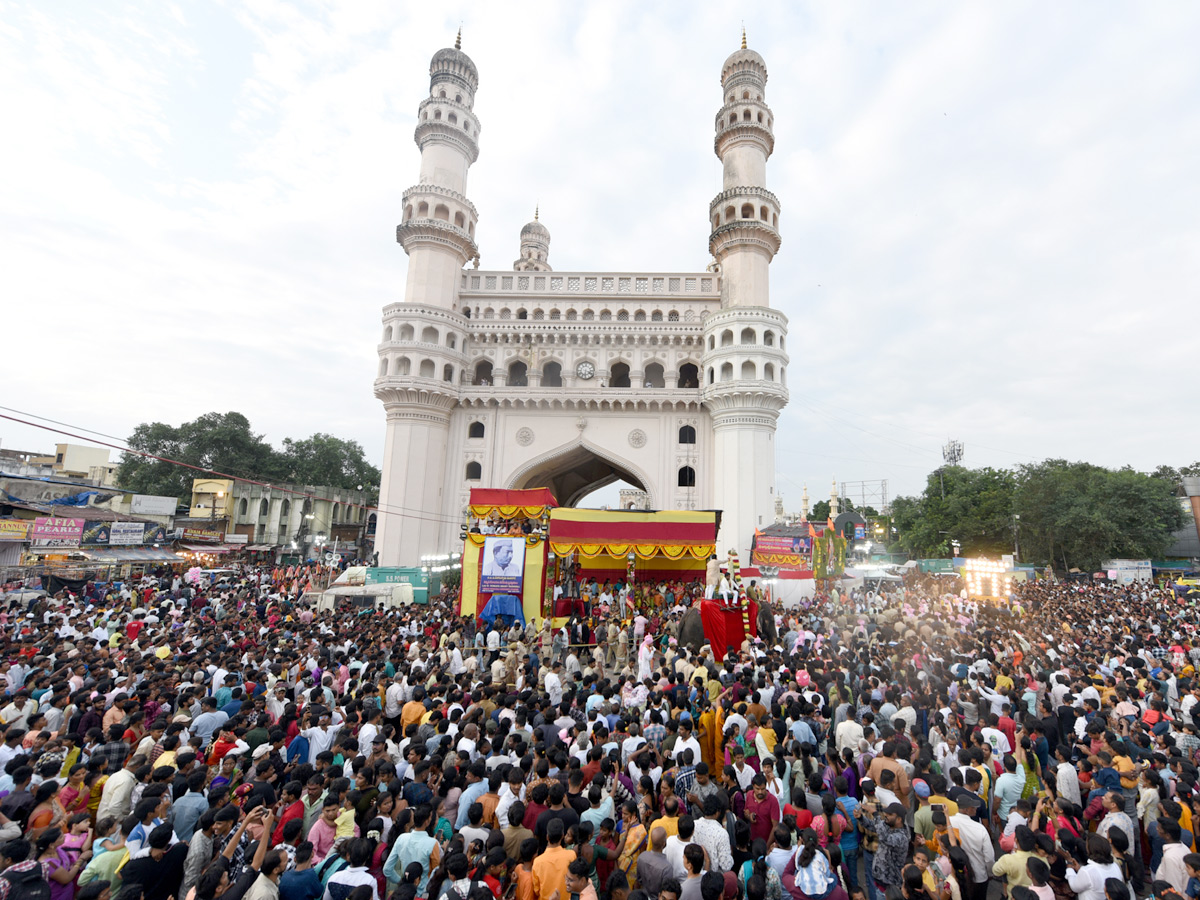 Huge Devotees Throng To Old City Temple For ‘Rangam’ Photos14