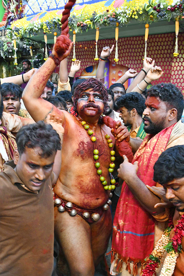 Huge Devotees Throng To Old City Temple For ‘Rangam’ Photos15