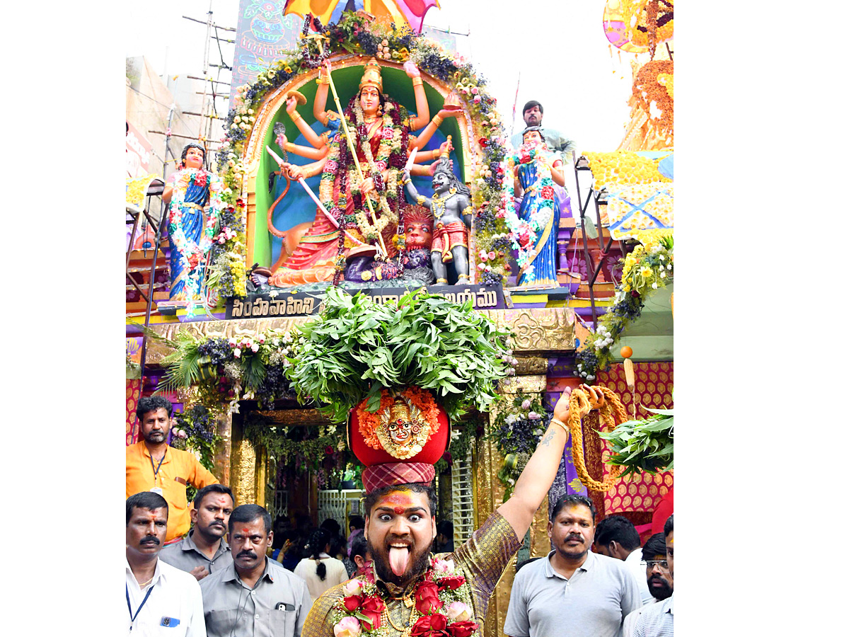 Huge Devotees Throng To Old City Temple For ‘Rangam’ Photos19