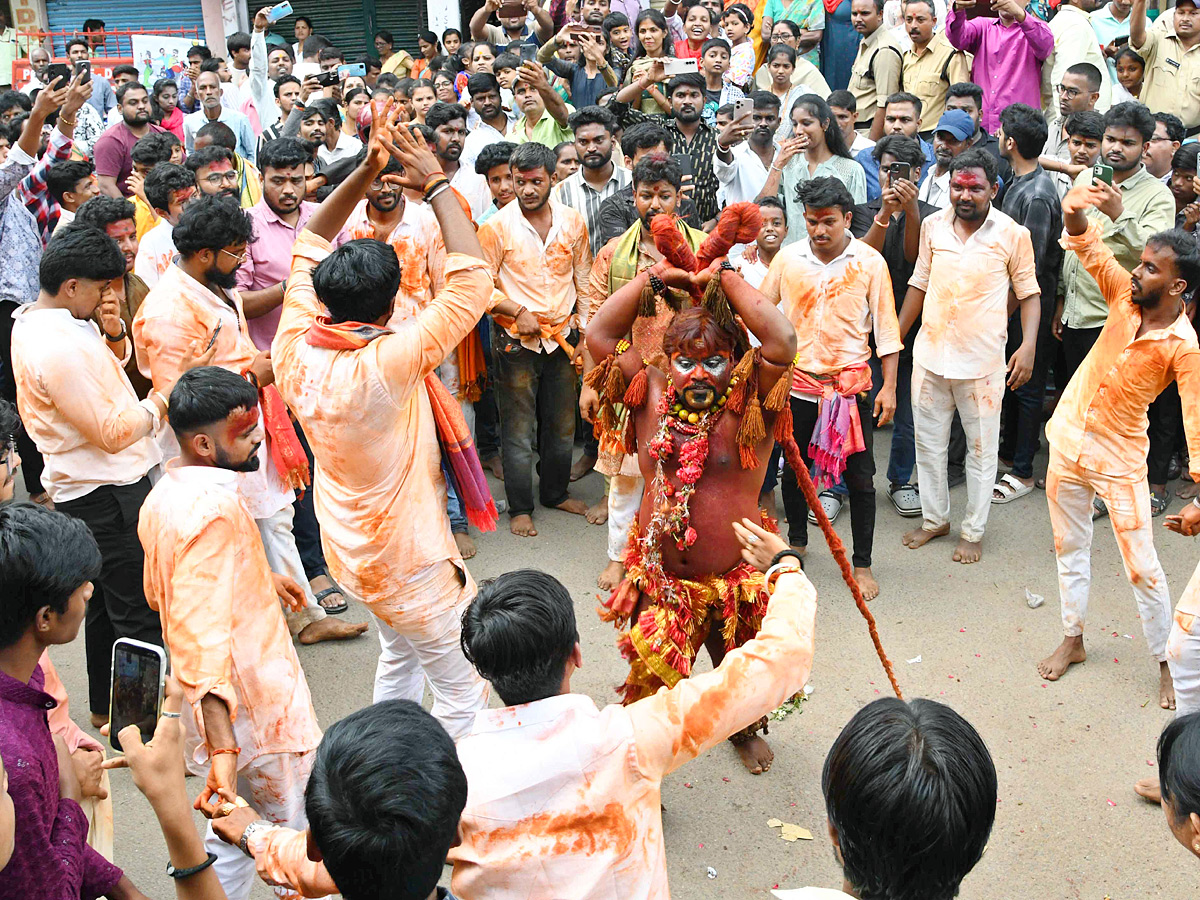 Huge Devotees Throng To Old City Temple For ‘Rangam’ Photos20