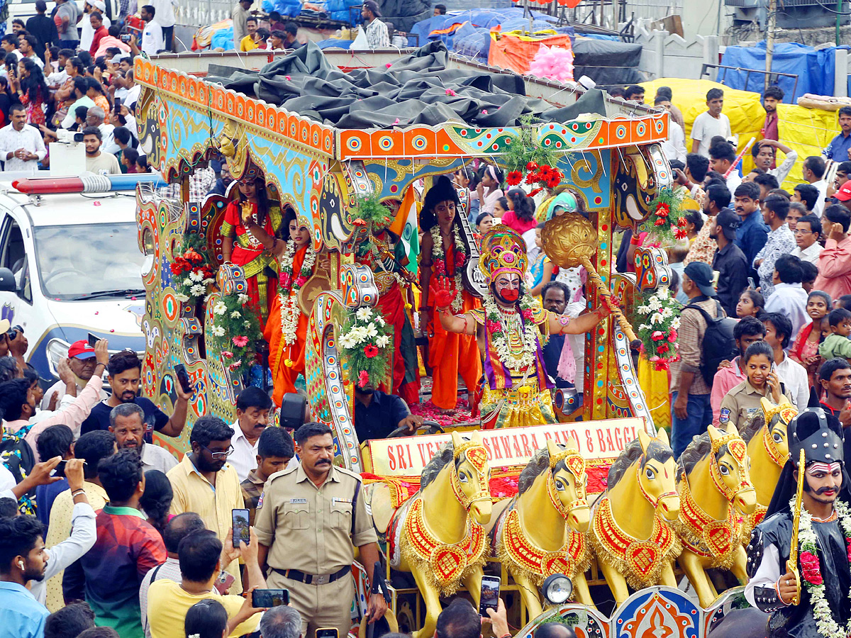 Huge Devotees Throng To Old City Temple For ‘Rangam’ Photos26