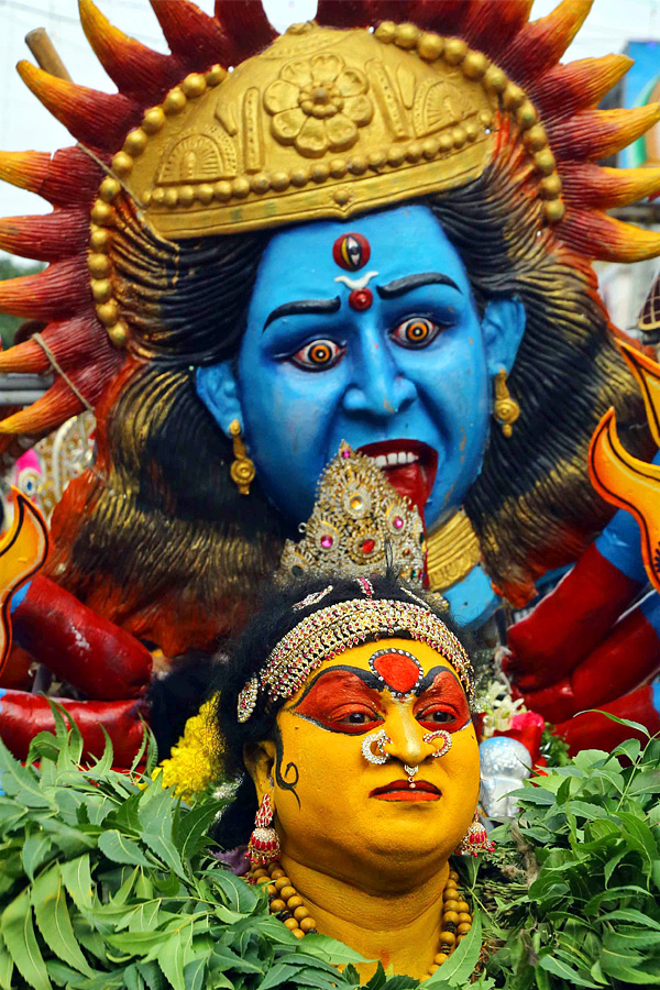 Huge Devotees Throng To Old City Temple For ‘Rangam’ Photos27