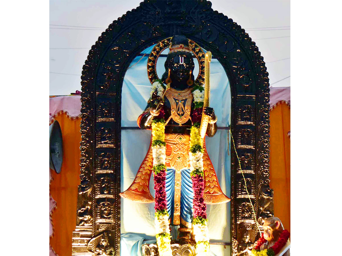 Huge Devotees Throng To Old City Temple For ‘Rangam’ Photos30