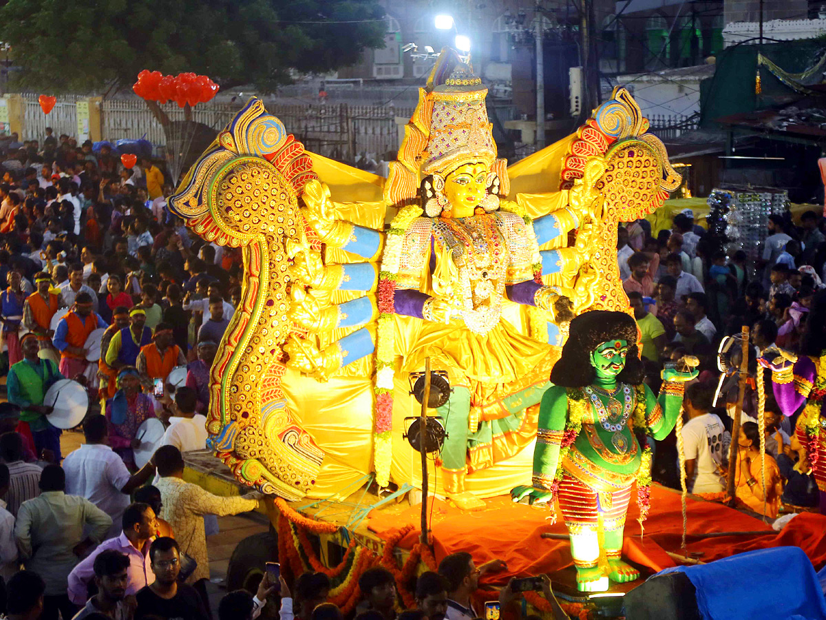Huge Devotees Throng To Old City Temple For ‘Rangam’ Photos31