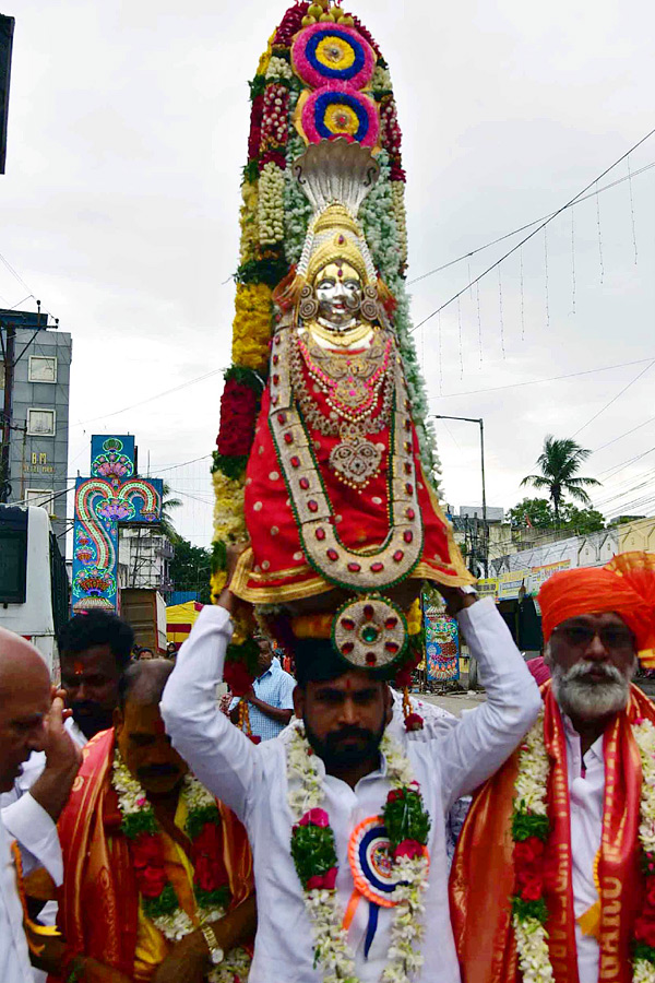 Huge Devotees Throng To Old City Temple For ‘Rangam’ Photos32
