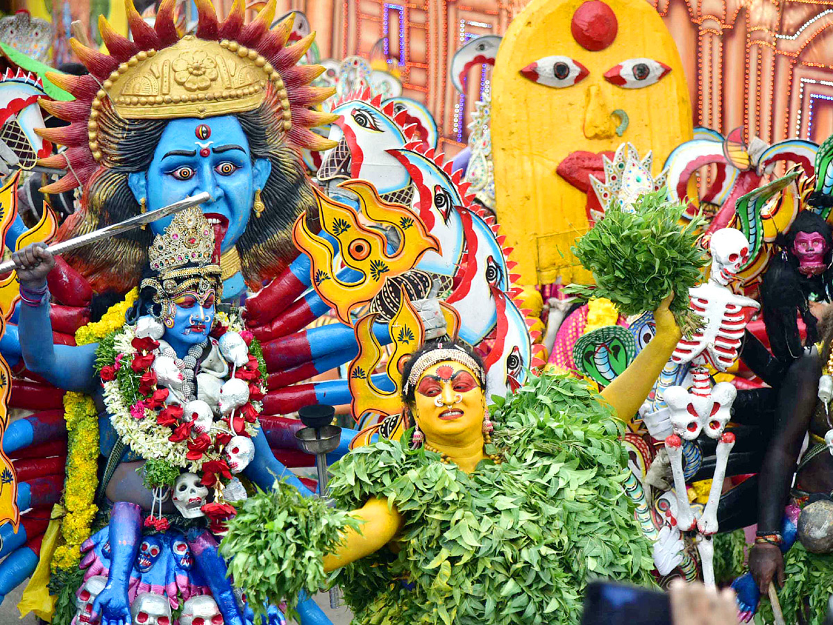 Huge Devotees Throng To Old City Temple For ‘Rangam’ Photos34