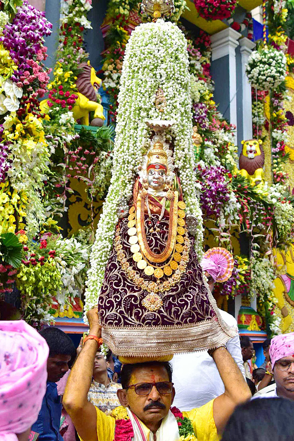 Huge Devotees Throng To Old City Temple For ‘Rangam’ Photos36