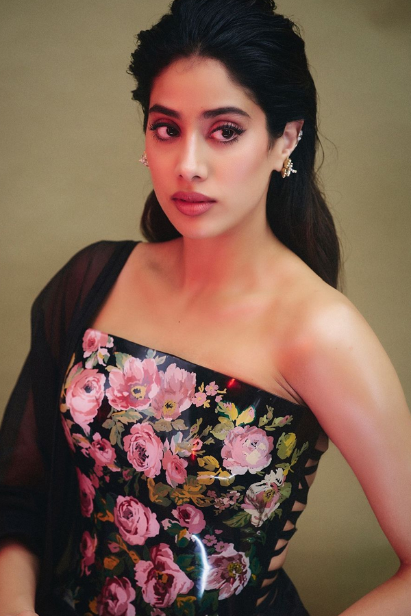 Devara Beauty Janhvi Kapoor In A Different Fashion Style Photos Viral2