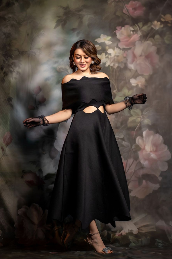 Actress Hansika Motwani Stunning Looks In Retro Style11