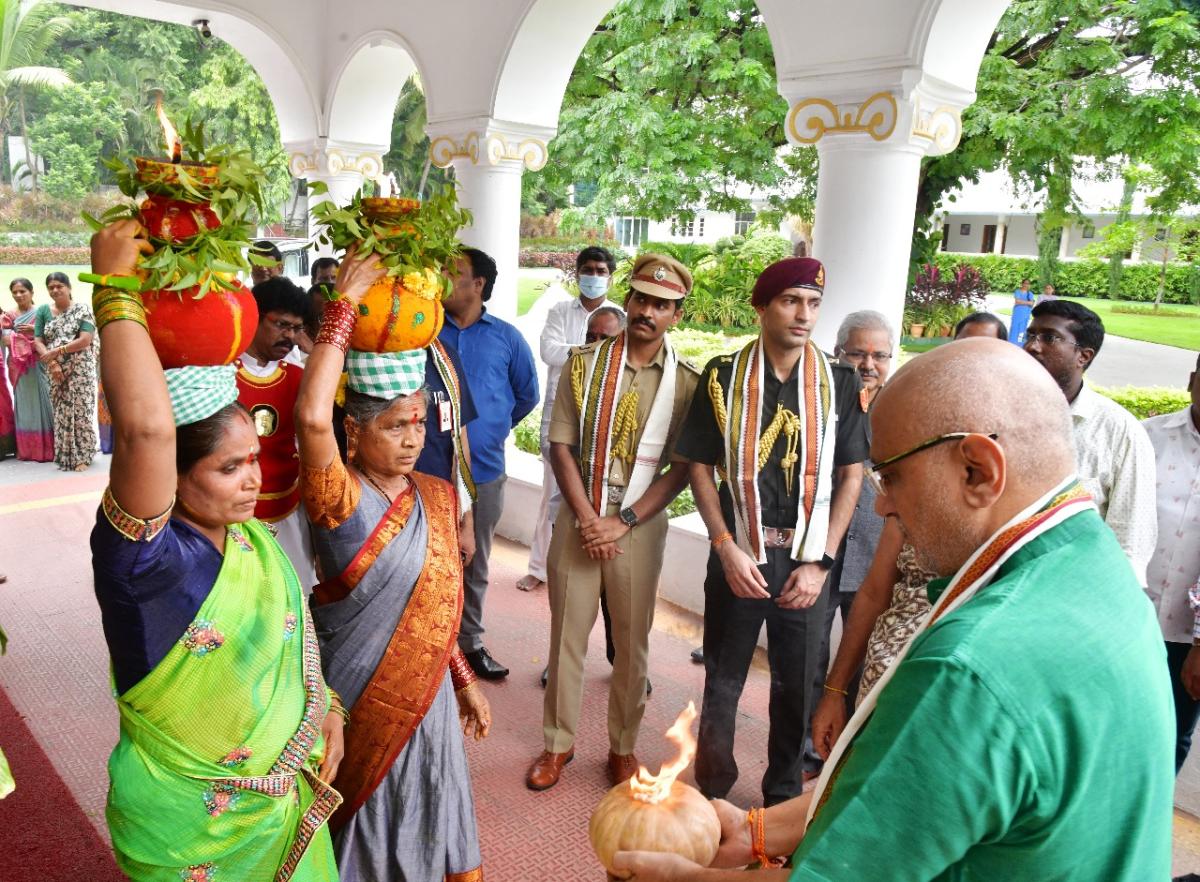 Ashada Bonalu Celebrations At Raj Bhavan Photos4