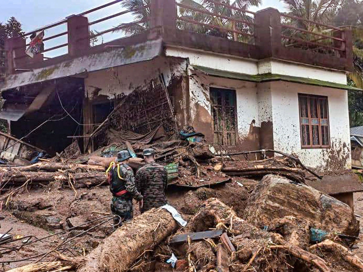 heavy rain in the hilly areas of Wayanad district Kerala Photos10