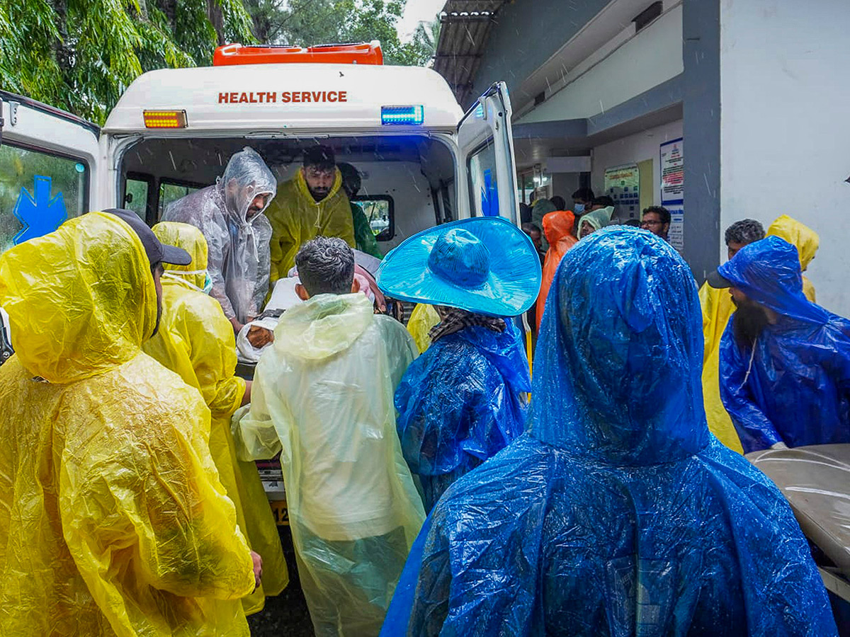 heavy rain in the hilly areas of Wayanad district Kerala Photos20