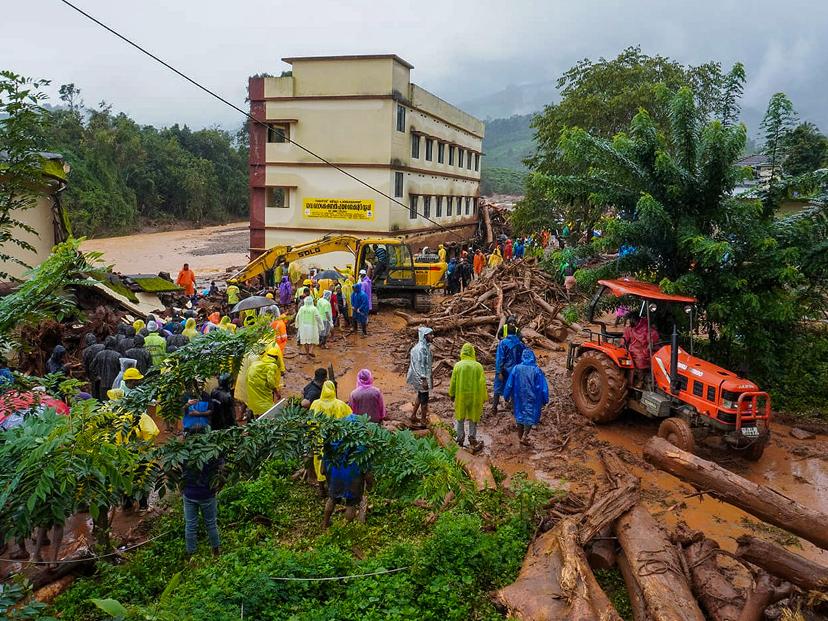 heavy rain in the hilly areas of Wayanad district Kerala Photos24