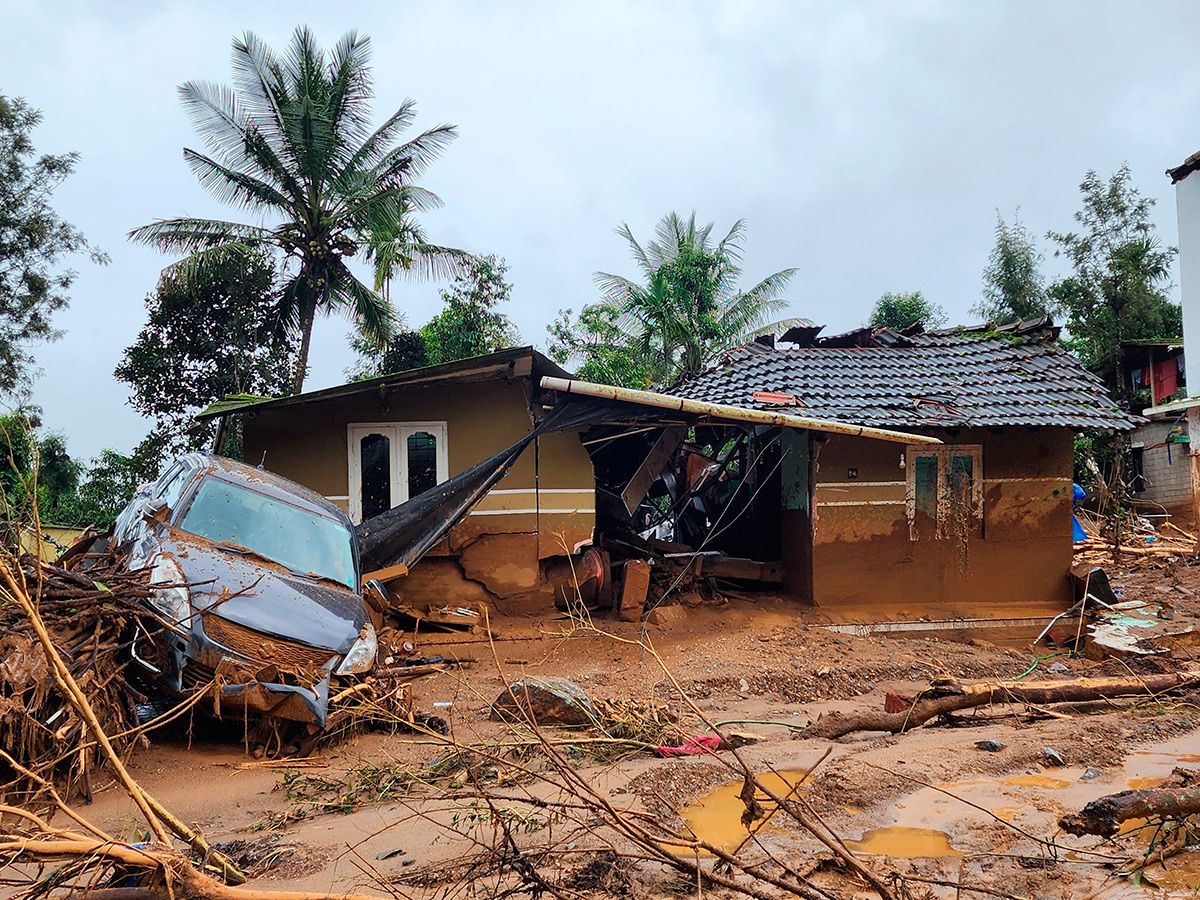 heavy rain in the hilly areas of Wayanad district Kerala Photos27