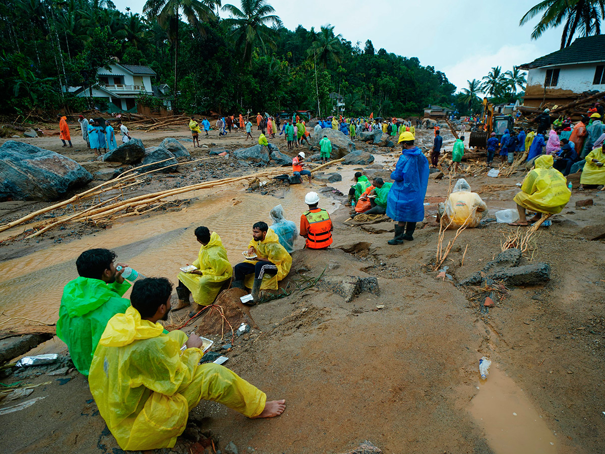 heavy rain in the hilly areas of Wayanad district Kerala Photos29