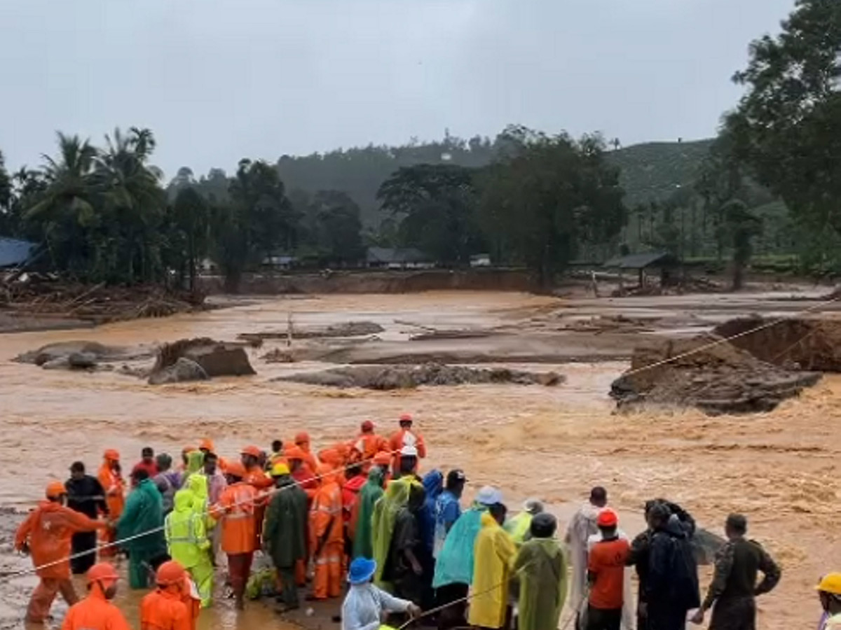 heavy rain in the hilly areas of Wayanad district Kerala Photos33