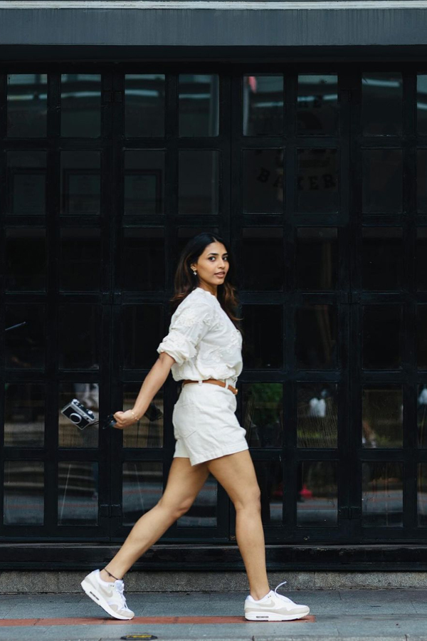 Kantara Beauty Stunning Looks In White Dress13