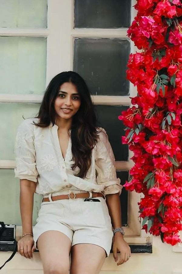 Kantara Beauty Stunning Looks In White Dress4