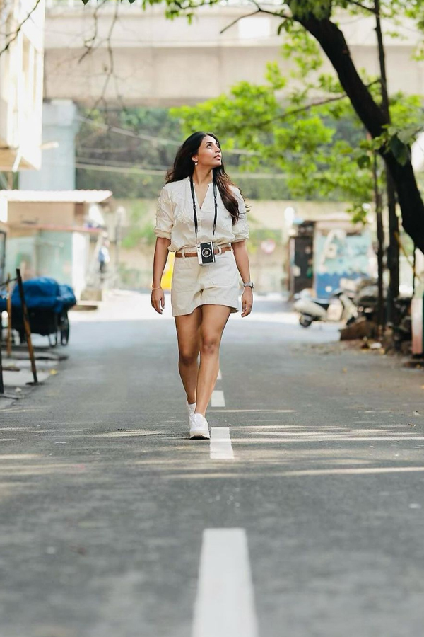 Kantara Beauty Stunning Looks In White Dress7