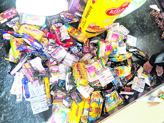 పోగొట్టుకున్న సెల్‌ ఫోన్‌ అప్పగింత1