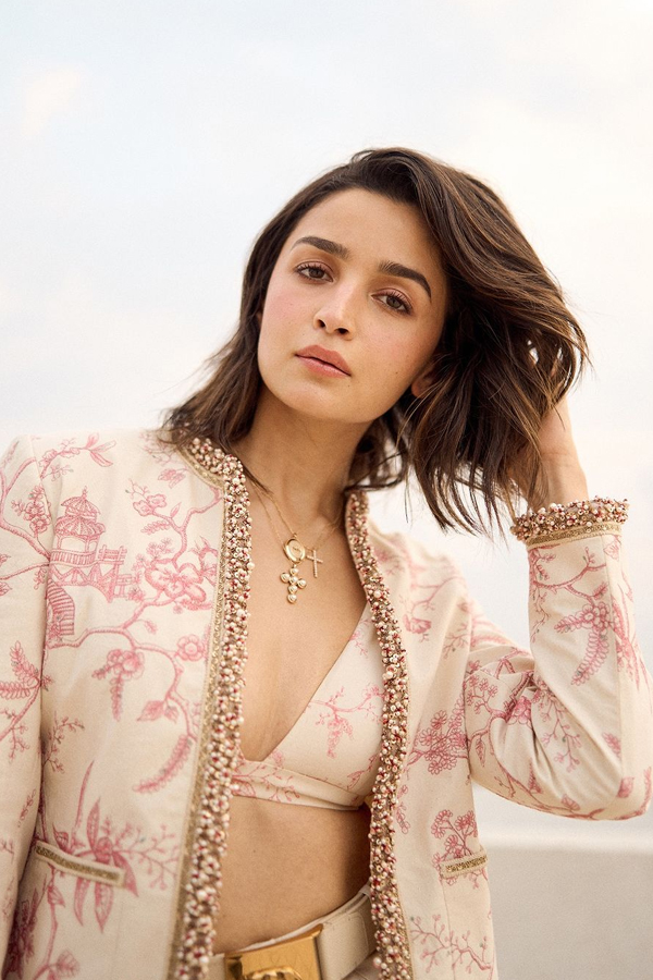 Bollywood Beauty Alia Bhatt Cute Photos In Black Lehanga11