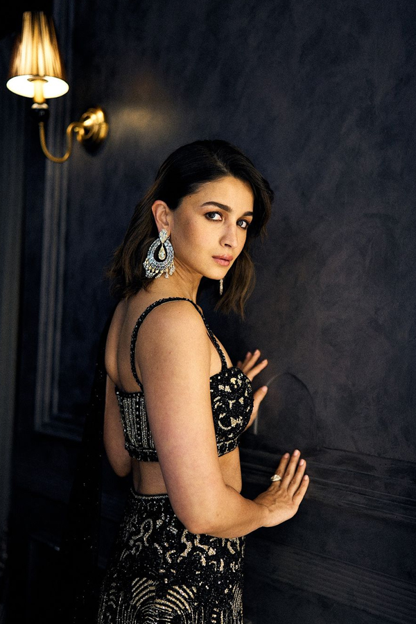 Bollywood Beauty Alia Bhatt Cute Photos In Black Lehanga5