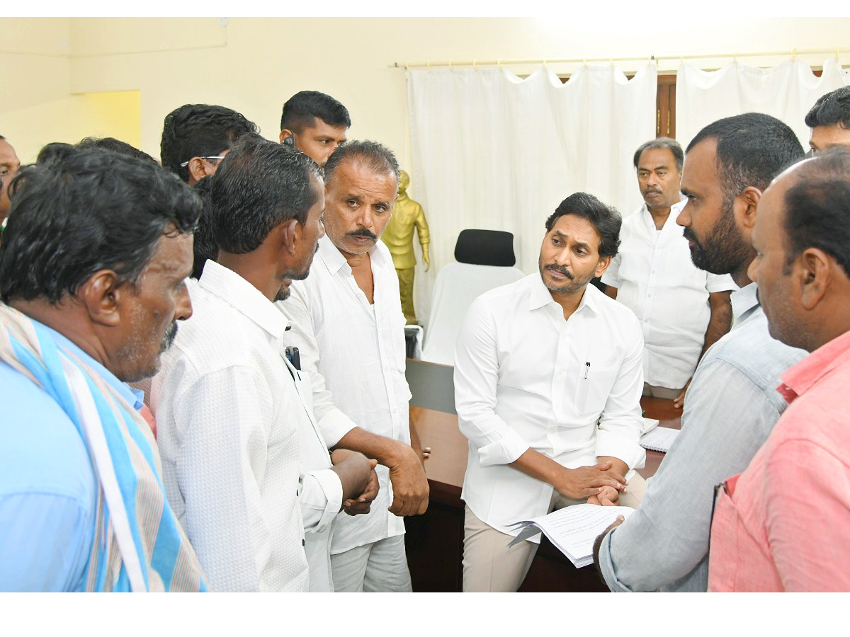 పులివెందులలో ప్రజలతో మమేకమైన వైఎస్‌ జగన్‌ (ఫొటోలు) | YSRCP Leaders and ...