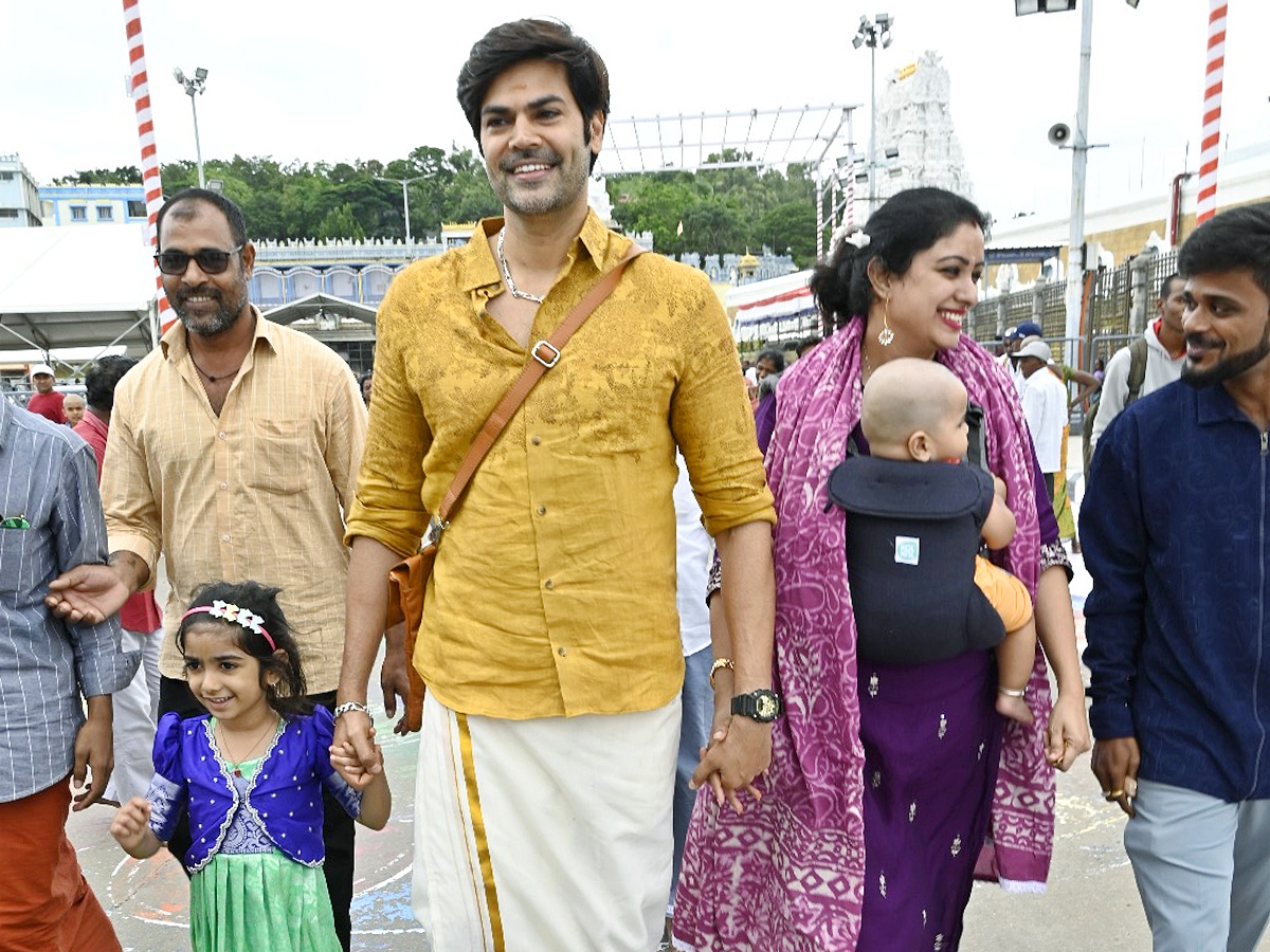 Celebrities Visit Tirumala Tirupati Temple Photos6