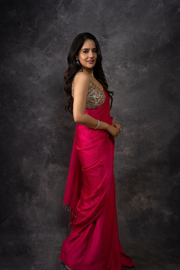Actress Malvi Malhotra At Thiragabadara Saami Movie Trailer Launch Event5