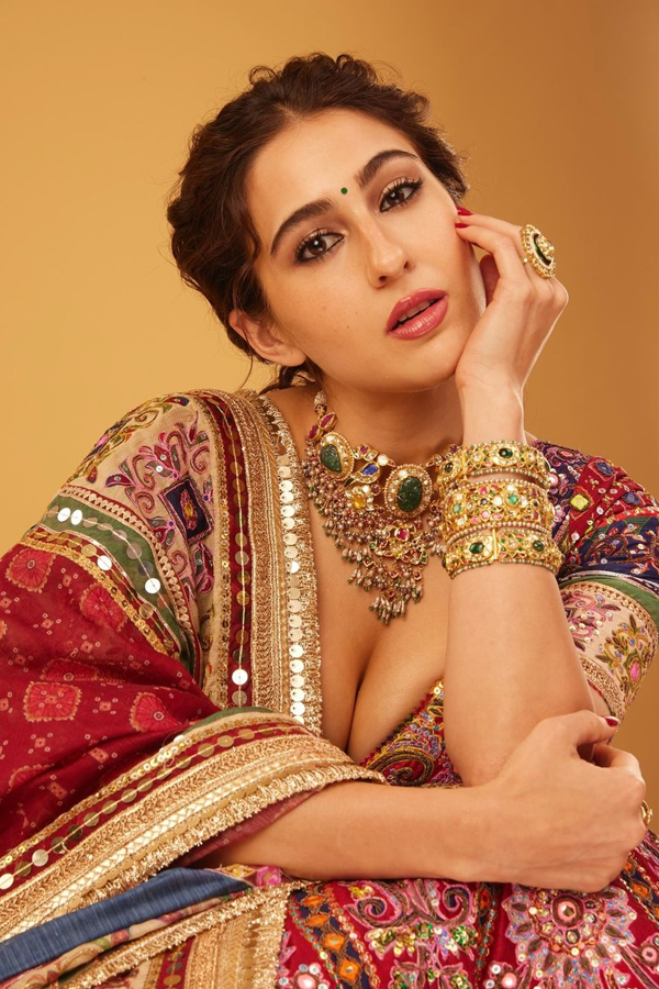 Actress Sara Ali Khan At Anant And Radhika Haldi Ceremony Photos viral2