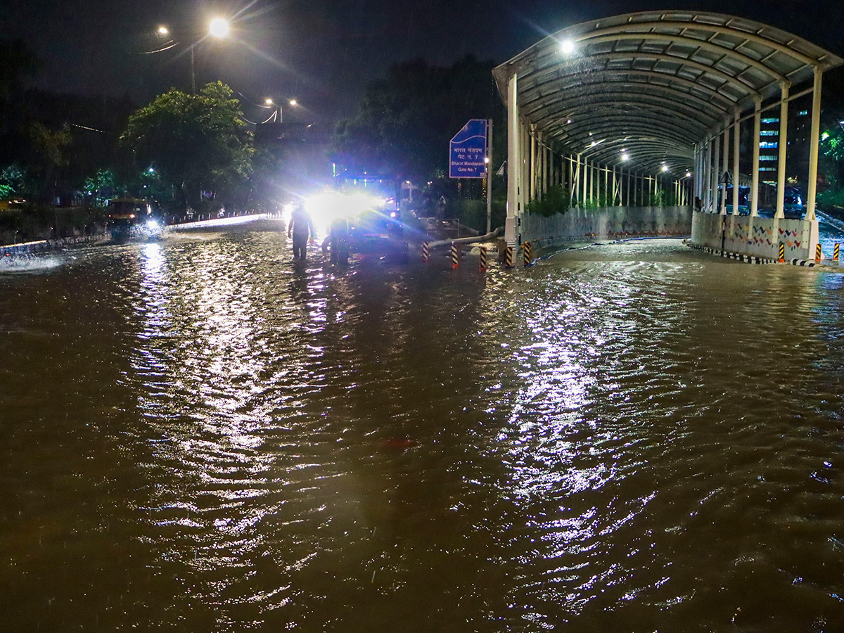 Heavy rainfall in Delhi Photos10