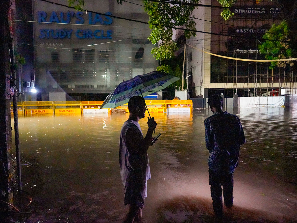 Heavy rainfall in Delhi Photos11
