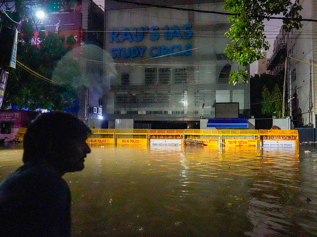 Heavy rainfall in Delhi Photos12