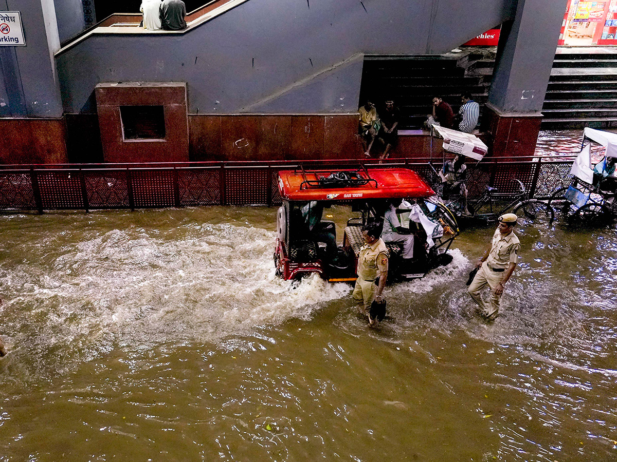 Heavy rainfall in Delhi Photos16