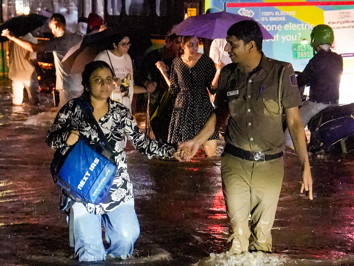 Heavy rainfall in Delhi Photos19
