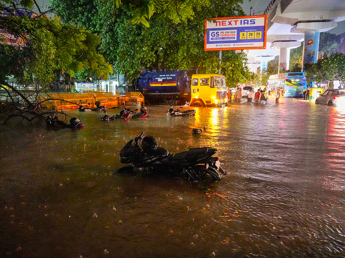 Heavy rainfall in Delhi Photos24