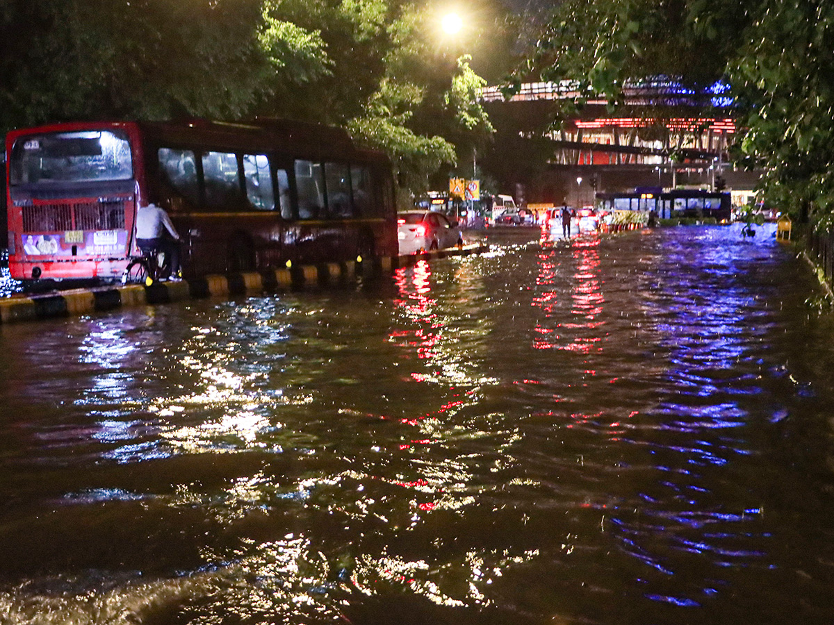 Heavy rainfall in Delhi Photos9