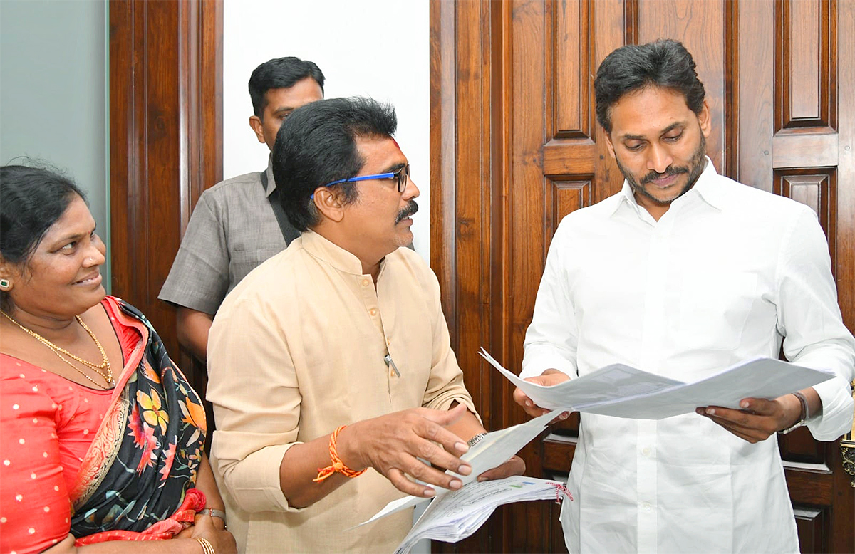 YS Jagan Meets YSRCP Activities At Camp Office Photos11