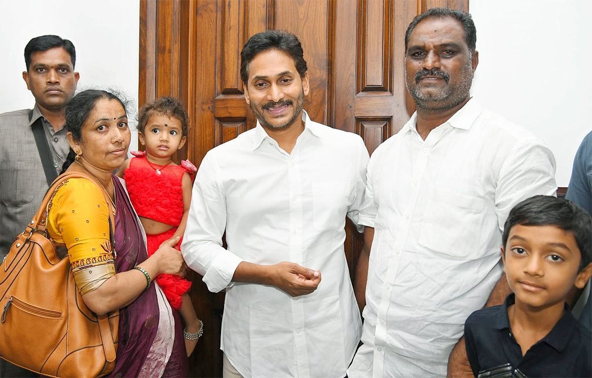 YS Jagan Meets YSRCP Activities At Camp Office Photos2