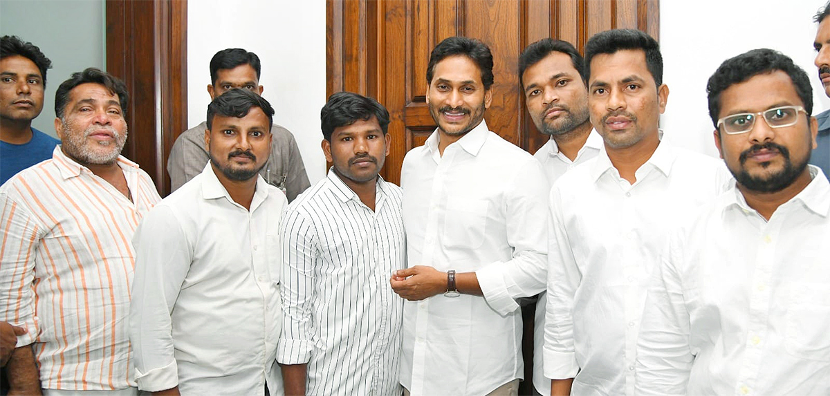 YS Jagan Meets YSRCP Activities At Camp Office Photos22