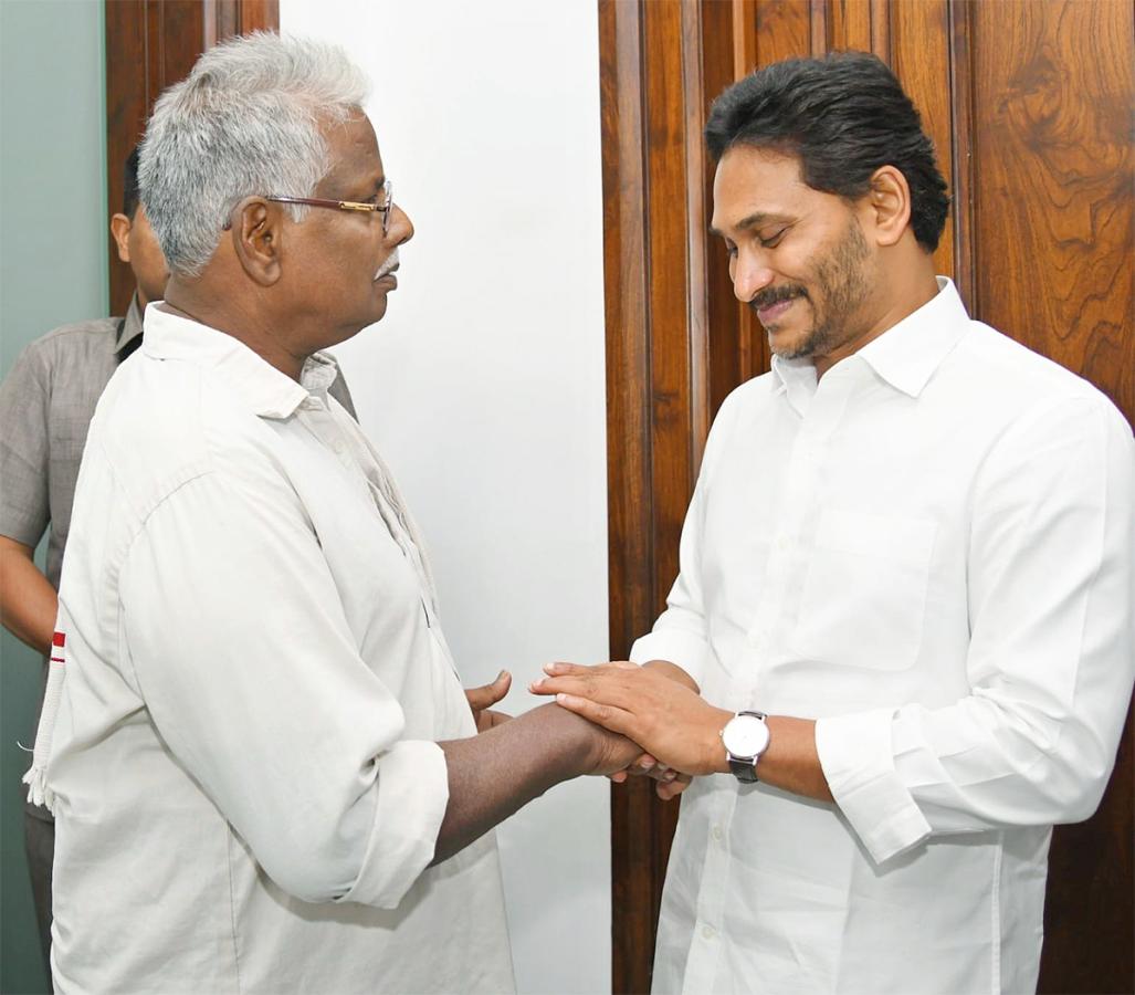 YS Jagan Meets YSRCP Activities At Camp Office Photos6