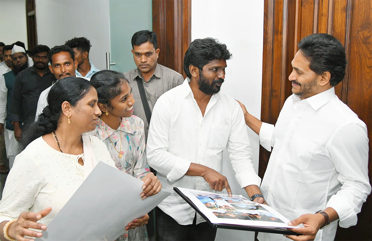 YS Jagan Meets YSRCP Activities At Camp Office Photos9
