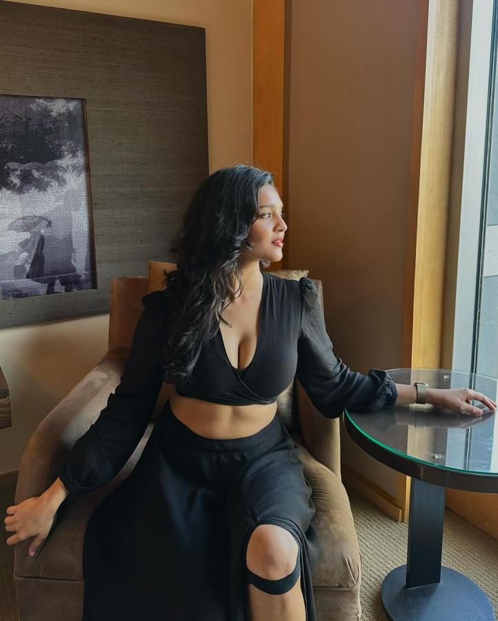 Ritika Singh Latest Hd Photos Goes Viral8