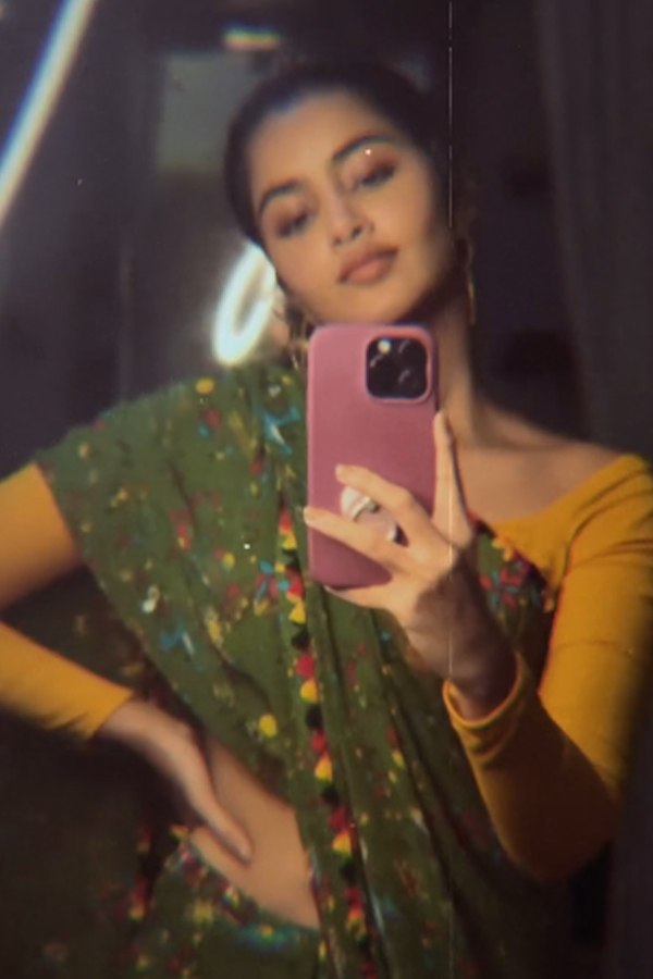 Actress Anupama Parameswaran Stunning Photos In Saree7