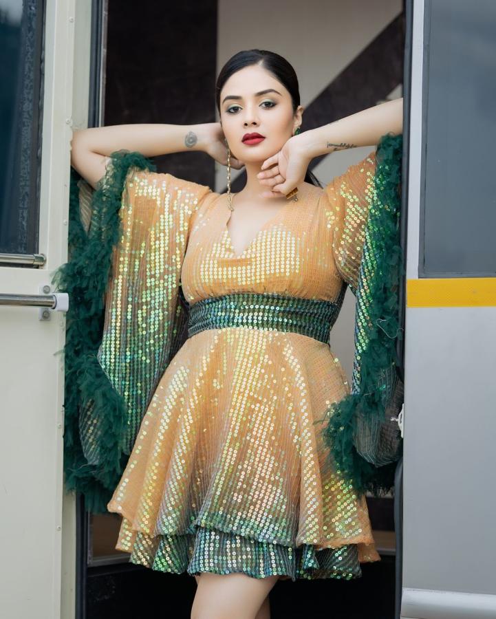Anchor Sreemukhi Latest Photos Goes Viral11