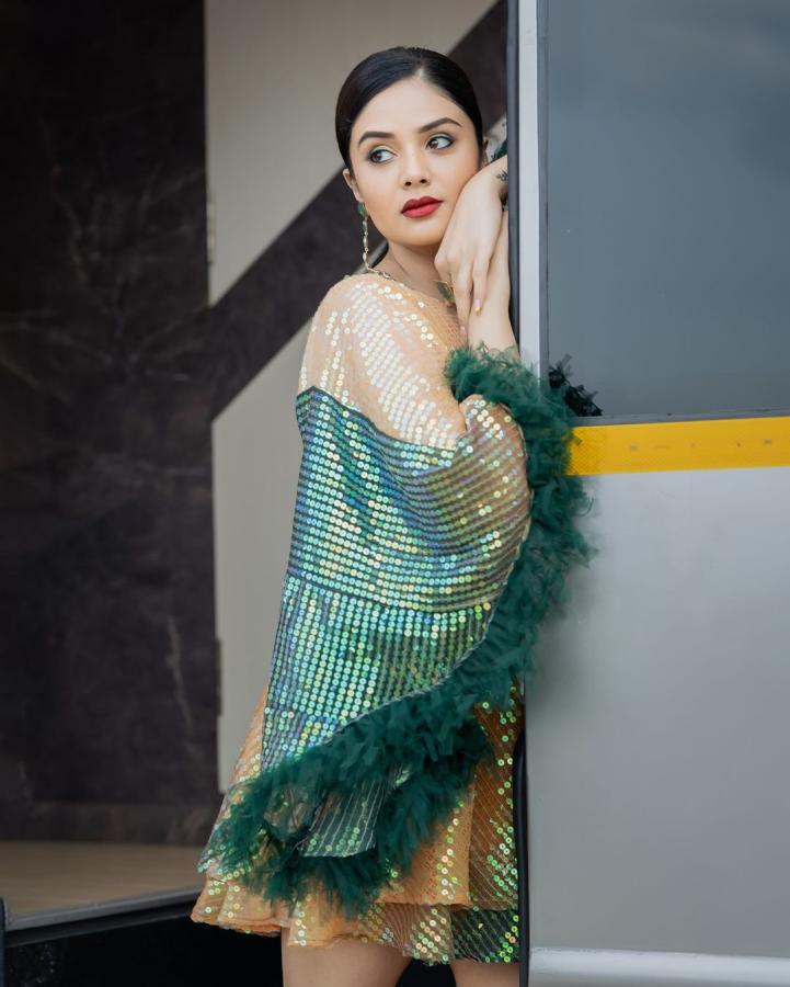 Anchor Sreemukhi Latest Photos Goes Viral3