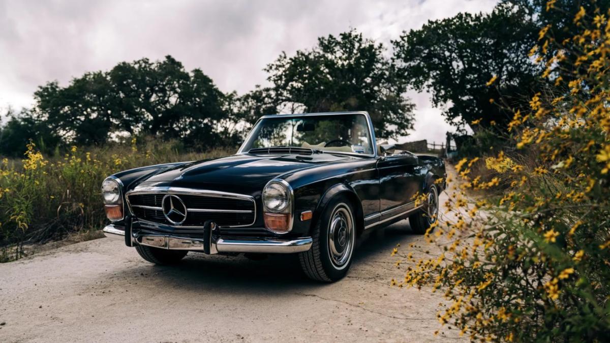 Moment Motors Garage Refurbished Old Cars Into New Ones3