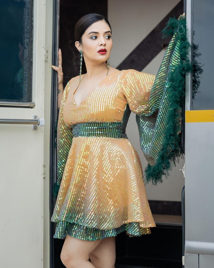 Anchor Sreemukhi Latest Photos Goes Viral5